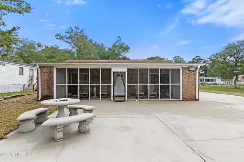 2762 Seashell Dr SW, Supply, NC 28462