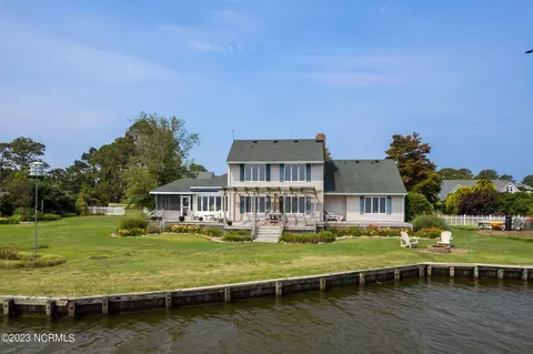 144 E Canvasback Dr, Currituck, NC 27929