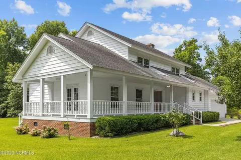 135 Oak Rd, Beaufort, NC 28516