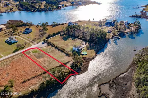 208 Landing Rd, Beaufort, NC 28516