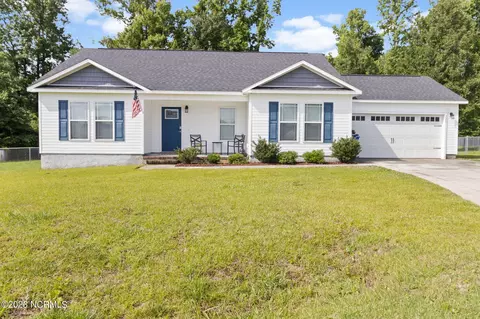225 Reef Ln, Richlands, NC 28574