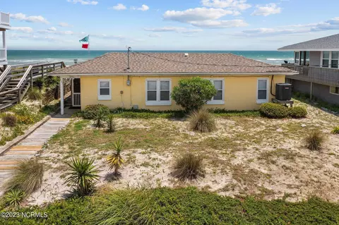 801 N Anderson Blvd, Topsail Beach, NC 28445