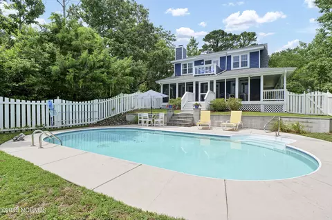 132 Drake Rd, Hampstead, NC 28443