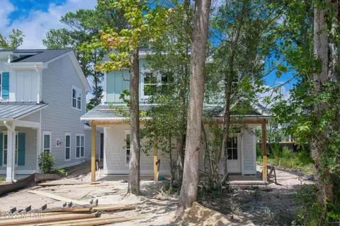 300 W 11th St, Southport, NC 28461