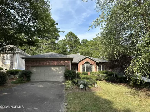 102 Triple Crown Cir, Southern Pines, NC 28387