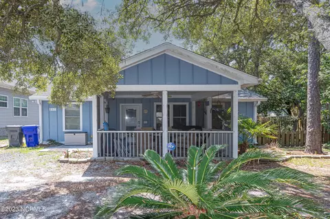 203 NE 71st St, Oak Island, NC 28465
