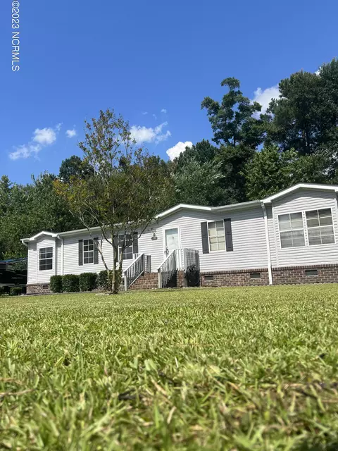 120 Shadowbrook Ln, New Bern, NC 28562