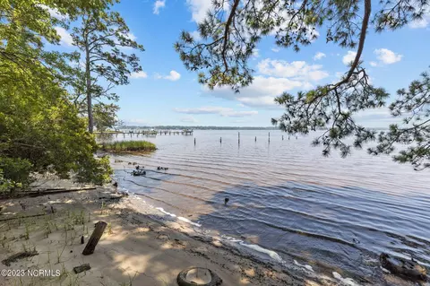 362 Morse Rd, Swansboro, NC 28584
