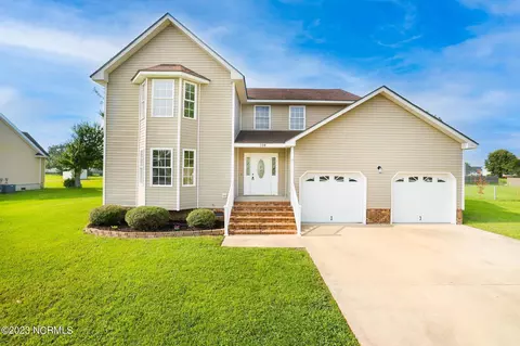108 Grandview Dr, Elizabeth City, NC 27909