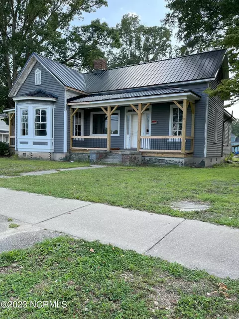 208 S Main St, Lucama, NC 28751