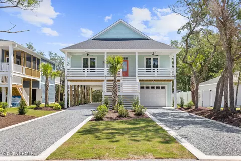 128 NE 38th St, Oak Island, NC 28465