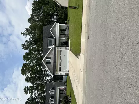 706 Jasmine Way, Burgaw, NC 28425