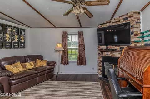 111 S Baker St, Eureka, NC 27830 photo 3
