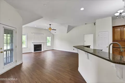 207 Windsor Ct, Hampstead, NC 28443 photo 6