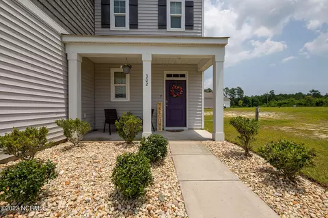 302 Crayfish Ct, Swansboro, NC 28584