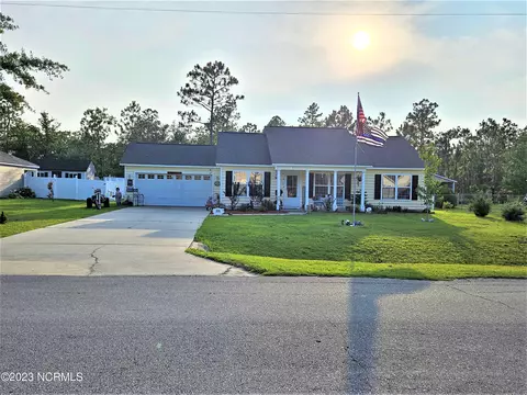 411 Red Fox St NW, Shallotte, NC 28470