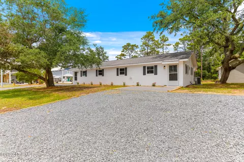 302 NE 39th St #301 & 302, Oak Island, NC 28465