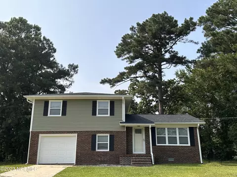 212 Maplehurst Dr, Jacksonville, NC 28540