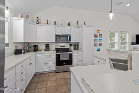 1409 Theodore St, Kill Devil Hills, NC 27948 photo 3