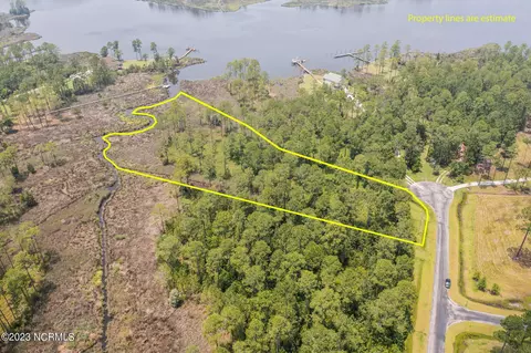 305 Paradox Point Dr, Aurora, NC 27806