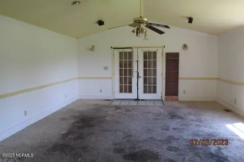676 Smiling Rd, Maxton, NC 28364 photo 6