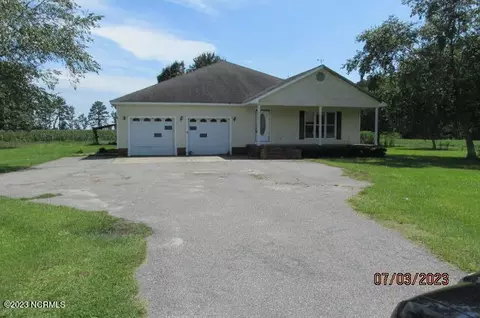 676 Smiling Rd, Maxton, NC 28364