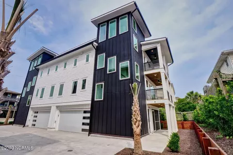 8 E Columbia St #B, Wrightsville Beach, NC 28480