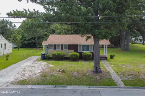 400 New River Dr, Jacksonville, NC 28540