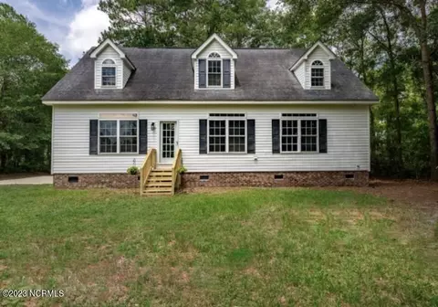 334 Sandlin Rd, Beulaville, NC 28518