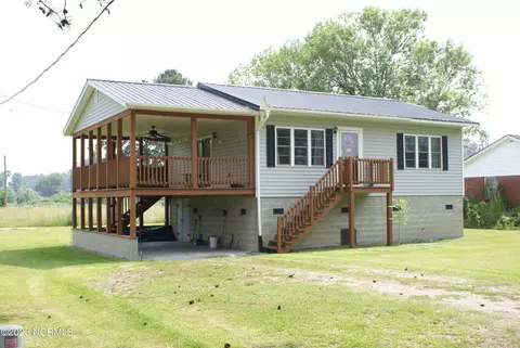 106 Thompson St, Windsor, NC 27983
