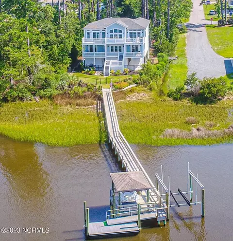 1808 W Yacht Dr, Oak Island, NC 28465