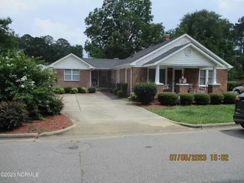 210 Nolly St, Clinton, NC 28328