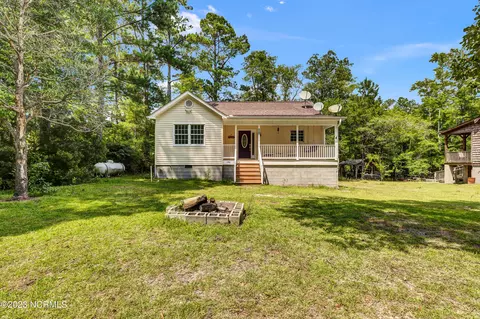 1161 Shelter Creek Dr, Burgaw, NC 28425