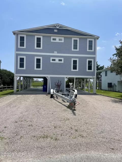 107 W Island Dr, Oak Island, NC 28465