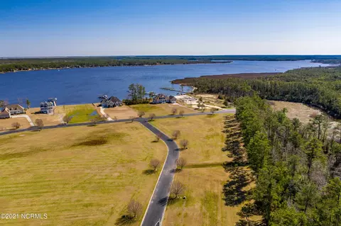 103 Bare Foot Ct, Havelock, NC 28532