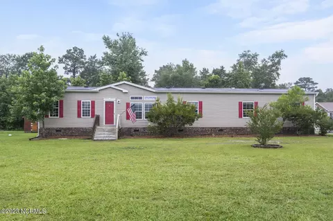 233 Mewborn Dr, Beulaville, NC 28518