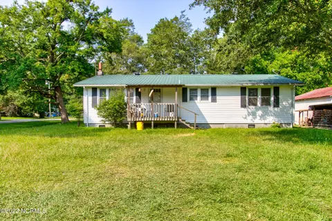 216 S College St, Atkinson, NC 28421