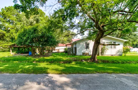 216 S College St, Atkinson, NC 28421 photo 4