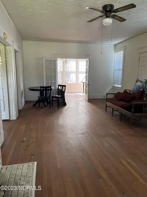 311 E Main St, Mount Olive, NC 28365 photo 9