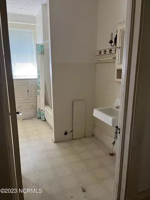 311 E Main St, Mount Olive, NC 28365 photo 17