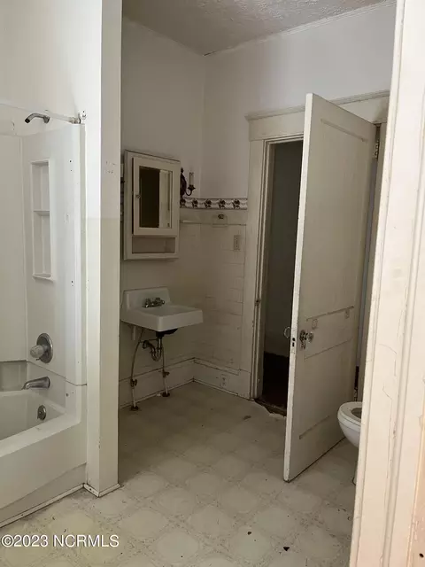 311 E Main St, Mount Olive, NC 28365 photo 18