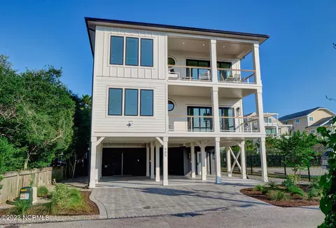 905 Schloss St, Wrightsville Beach, NC 28480