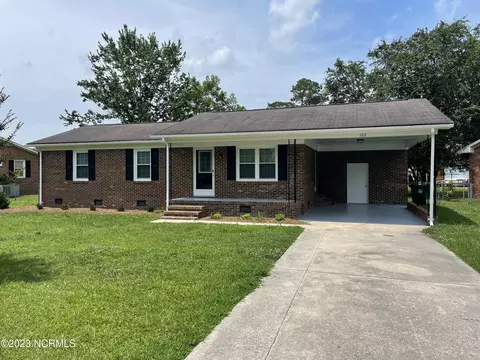 102 King Dr, Mount Olive, NC 28365