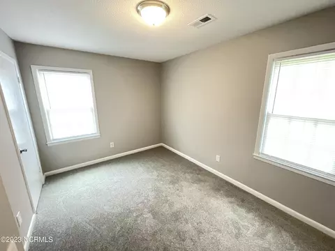 102 King Dr, Mount Olive, NC 28365 photo 9