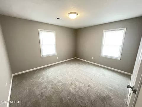 102 King Dr, Mount Olive, NC 28365 photo 8