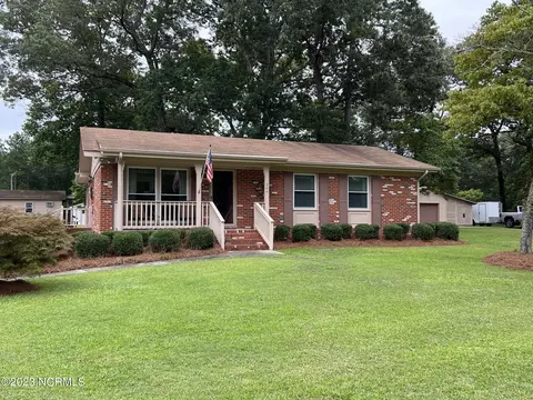 284 Cape Owen Manor Rd, Elizabethtown, NC 28337