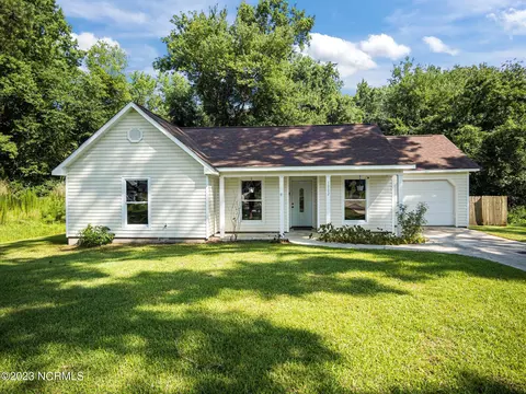 1002 Birchwood Ln, Jacksonville, NC 28546