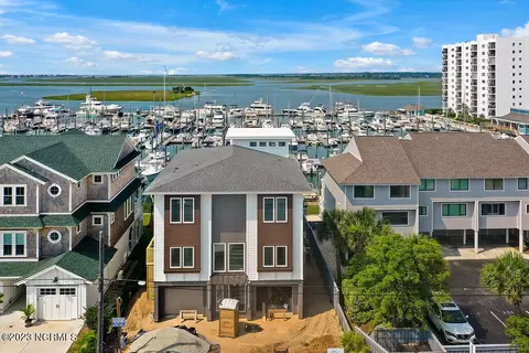 422 Causeway Dr #B, Wrightsville Beach, NC 28480