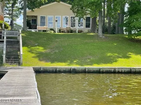 32 S Teachs Point Rd, Bath, NC 27808