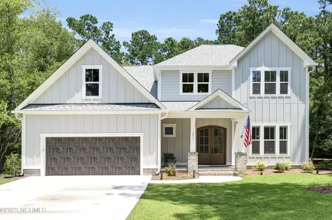 211 Hydrangea Ln, Hampstead, NC 28443
